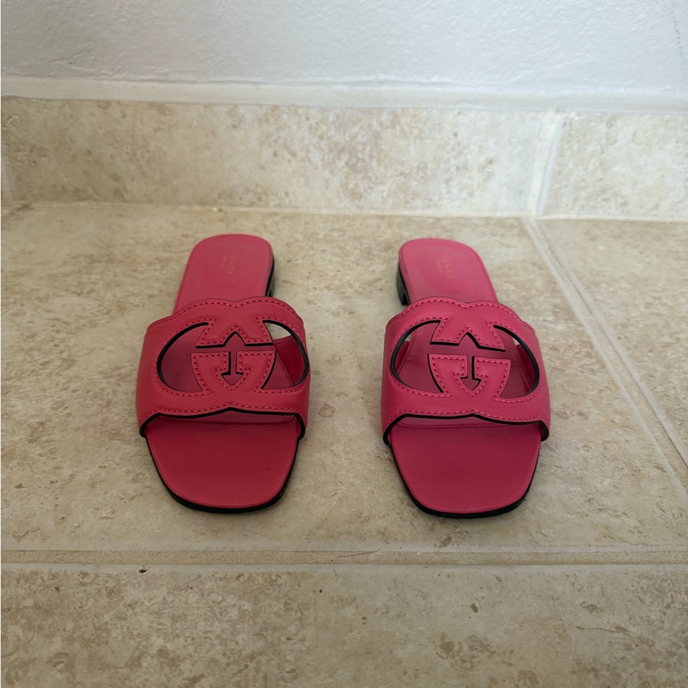 Gucci Pink Sandals with Bow Embellishment